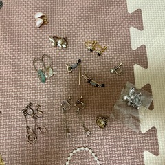 不用品アクセサリー（ネックレス、イヤリング、ブローチ）の画像
