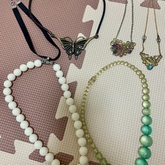 不用品アクセサリー（ネックレス、イヤリング、ブローチ）の画像