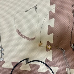 不用品アクセサリー（ネックレス、イヤリング、ブローチ）の画像
