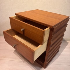 ベッドサイドチェスト キャビネットの画像