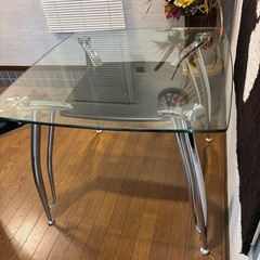 ⭕️美品⭕️厚手　強化ガラス　ダイニングテーブルの画像