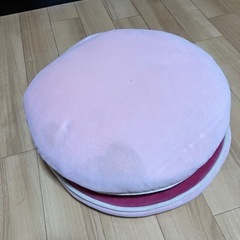 ピンクの座椅子の画像