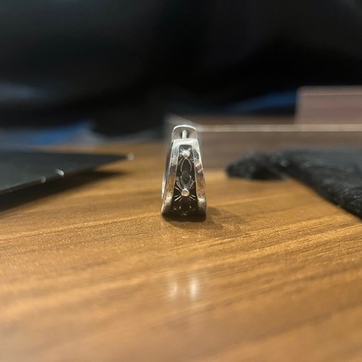 【正規品】クロムハーツ ナローVバンド CHXピアス