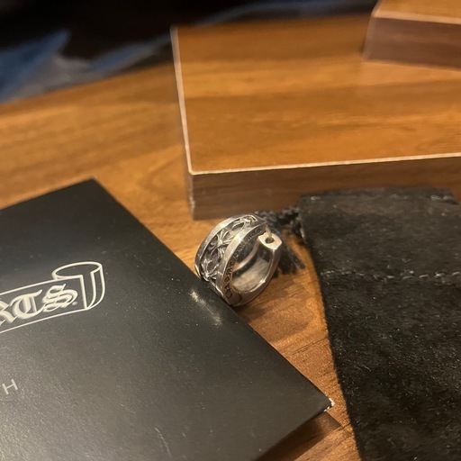 【正規品】クロムハーツ ナローVバンド CHXピアス