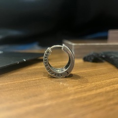 【正規品】クロムハーツ ナローVバンド CHXピアスの画像