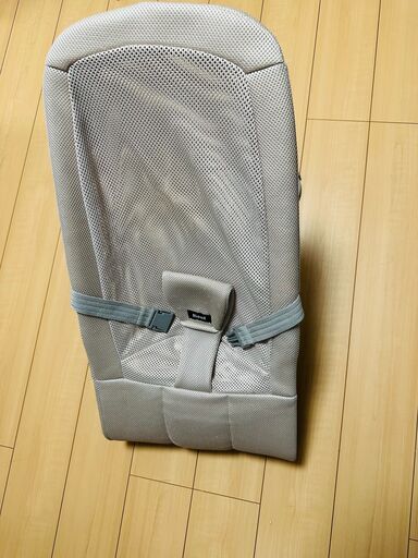 【中古】ベビーベッド、布団、マット一式＋バウンサー＋おまけ（ダンボ＋マタニティコート等） 中古】ベビーベッド、布団、マット一式＋バウンサー＋おまけ（ダンボ＋