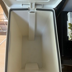 ゴミ箱の画像