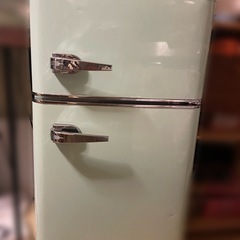 レトロ冷蔵庫の画像