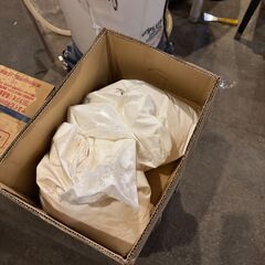 壁紙屋さん向け、引き取り限定！糊自動攪拌供給機 極東産機 ＮＥＷプラス１ＩＲＯＮ ニュープラスワンアイアンと糊です！の画像