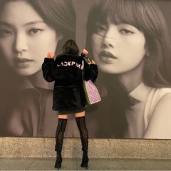 🖤 BLACKPINK 公式ファーコート《2019-2020 WORLD TOUR 限定品》🖤の画像