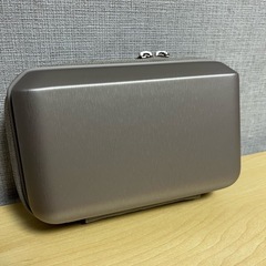 新品！ 非売品 サムソナイト トラベル ポーチ アイボリーゴールドの画像