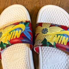 NIKE べナッシ　サンダルの画像