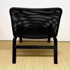 オシャンなインテリアとして、日常使い用としてどうぞ。IKEAのメッシュチェア 黒 ブラックの画像
