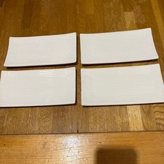 陶器のお皿4枚セットの画像