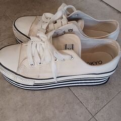 厚底スニーカーの画像