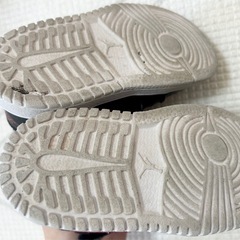 Air Jordan ベビーシューズ 11cm ブラック/レッドの画像