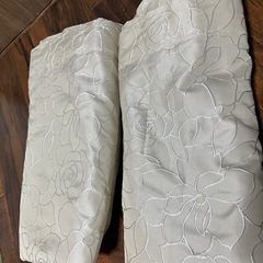 カーテンの画像