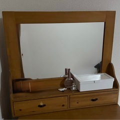 引き出し付きの鏡の画像