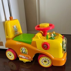 子供の乗り物の画像