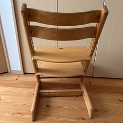 STOKKE子供用チェアの画像