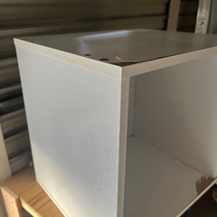 正方形のカラーボックスの画像