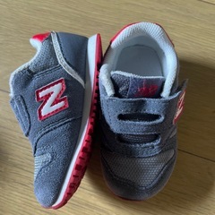 ニューバランスのキッズシューズの画像