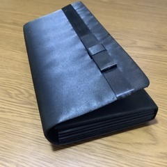 黒いカバンの画像