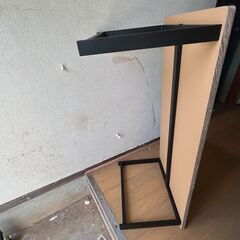 木製テーブルの画像