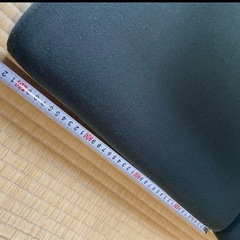 ☆実用品　座椅子　二脚　グレーとブラック　座椅子　少しシミあり　座面55cmの画像