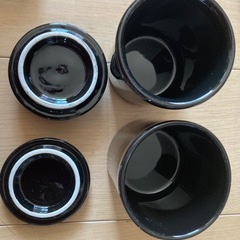黒入れ物の画像