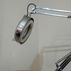 引取の場合2500円■ダルトン ルーペ付 デスクランプ【難あり】の画像