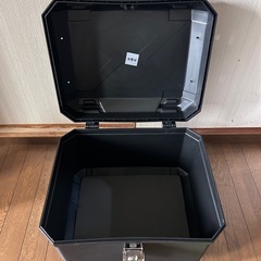 新品未使用品　バイク用　ロック可能 ブラック 45Lトップケース リアボックス ブラック パニアケースの画像