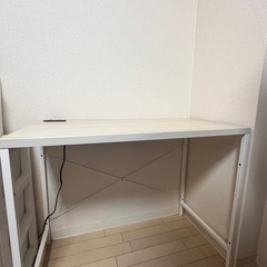 パソコンデスクの画像