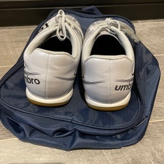 UMBRO フットサルシューズの画像