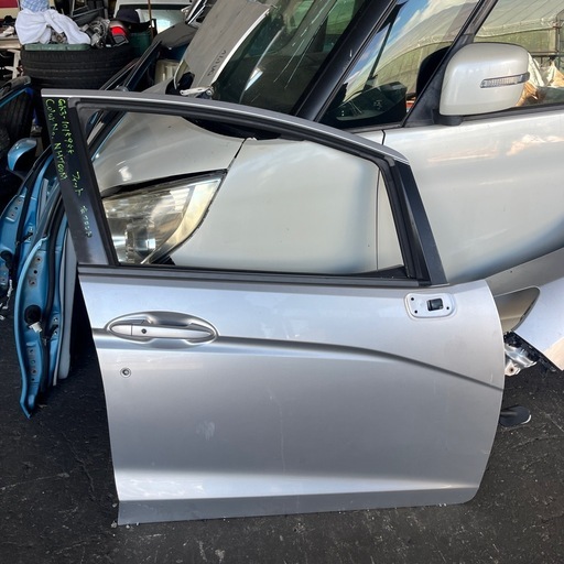 フィット　板金部品