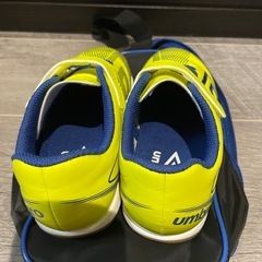 UMBRO フットサルシューズの画像