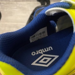 UMBRO フットサルシューズの画像