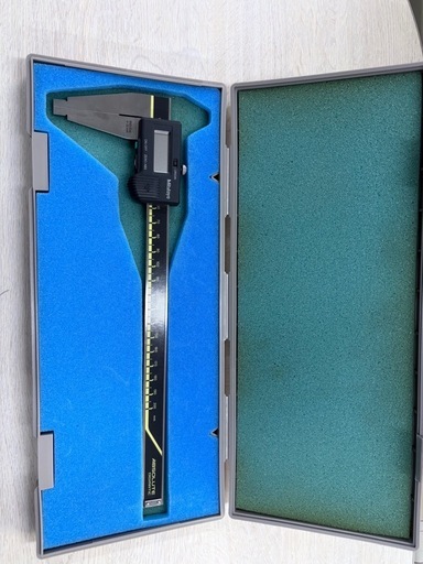 Mitutoyo デジタルカリパス 200mm ケース付き（型番: CDC-20C）