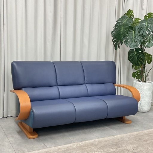 KI-17【新入荷　リサイクル品】冨士ファニチャ　３シーターアームソファ　青系