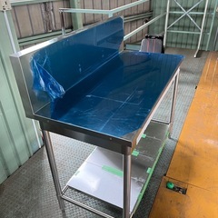 ステンレス製作業台 背面スプラッシュ付き
の画像