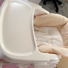 コンビ（Combi）の手動ハイローチェアの画像