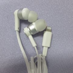 ( M-858 )iPhone用 イヤホン ３個まとめて まとめ売り 中古 動作確認済みの画像