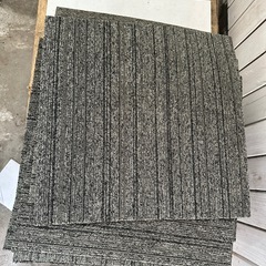 購入者決定！中古タイルカーペット５０枚　の画像