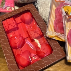 ハンドミキサーと焼き菓子型等の画像