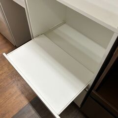 【リユ-スのサカイ広島石内店】ジモティ割！2枚扉食器棚/クリ-ニング済み/HG-7175/広島市 家具　佐伯区 家具　南区 家具　西区 家具　東区 家具　中区 家具　安佐南区 家具　安佐北区 家具　安芸区 家具　府中町 家具　海田町 家具　熊野町 家具　坂町 家具　廿日市市 家具の画像