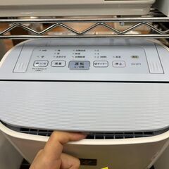  【リユ-スのサカイ広島石内店】ジモティ割！/除湿器/シャープ/2019年製/クリ-ニング済み/HG-7182/広島市 家電　佐伯区 家電　南区 家電　西区 家電　東区 家電　中区 家電　安佐南区 家電　安佐北区 家電　安芸区 家電　府中町 家電　海田町 家電　熊野町 家電　坂町 家電　廿日市市 家電の画像
