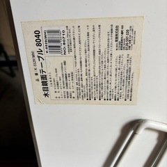 木目鏡面テーブルの画像
