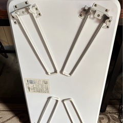 木目鏡面テーブルの画像