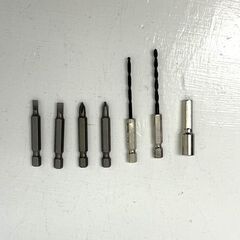 【中古品】電動ドライバー　初心者向け 小型　工具セット 軽量 DIY 収納ケース　照明付　　No.405の画像