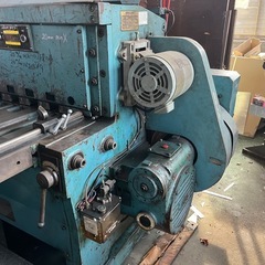 AAA 相澤鐵工所　AIZAWA シャーリング　型式A2-512 能力厚さ4.5mm長さ1280mm 電動バッグゲージ　動作確認済みの画像